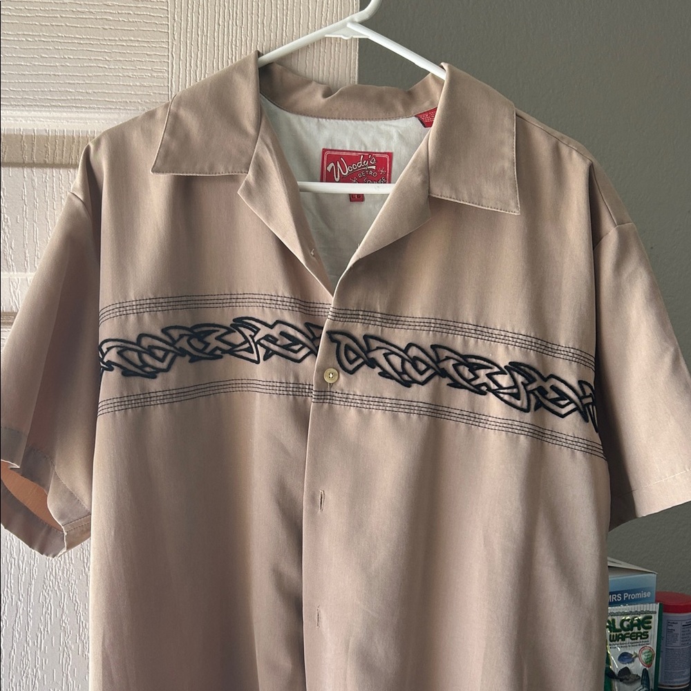 Woodys vintage Men's Beige Shirt with Black Design